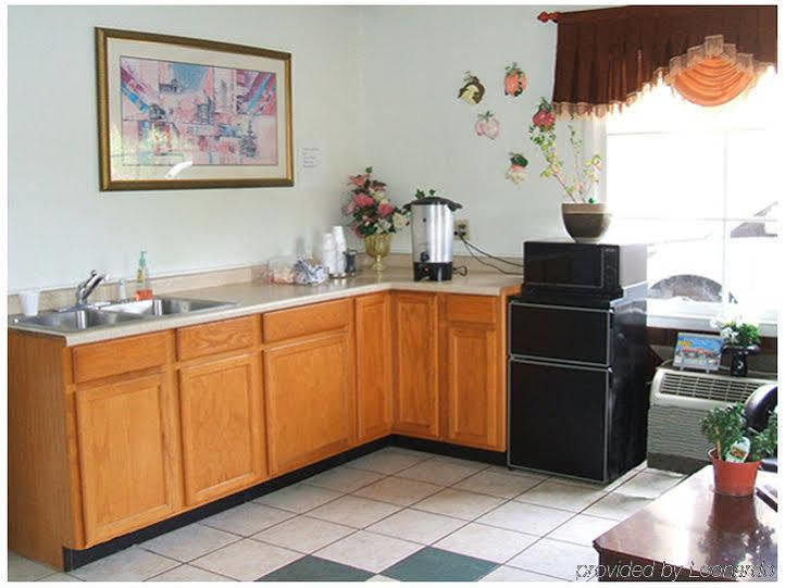 Scottish Inn And Suites Perry Restaurant photo