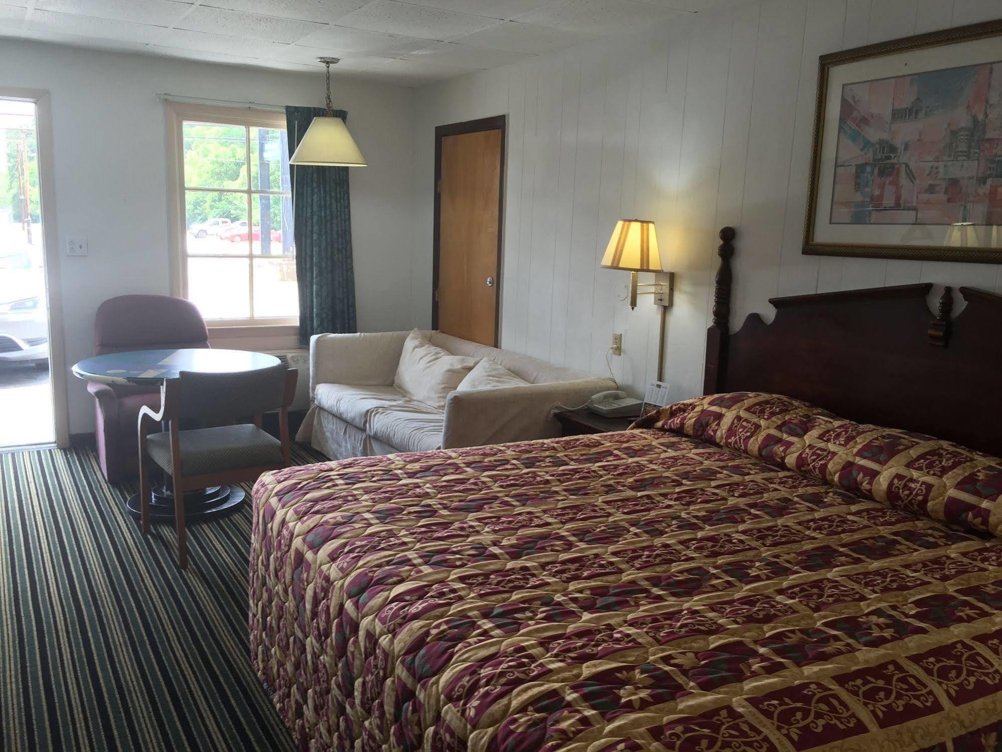 Scottish Inn And Suites Perry Exterior photo